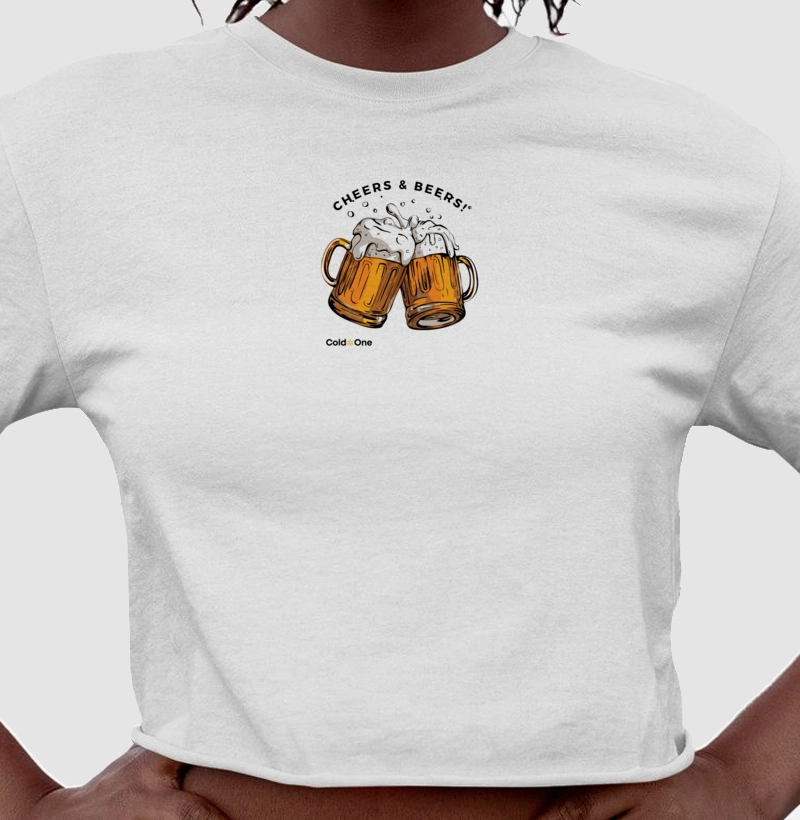 Camiseta Cropped Cheers & Beers