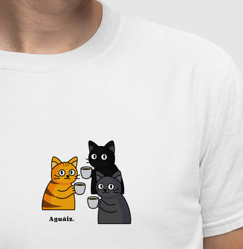 Trio de gatos e cafés