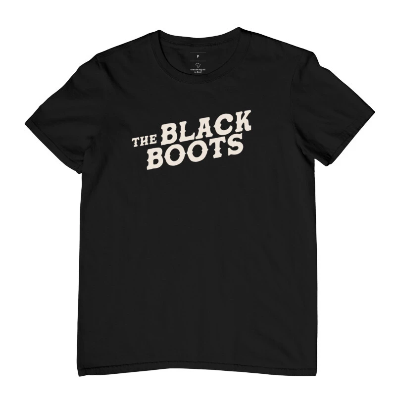 Camiseta Preta Masculina - The Black Boots (Logo Bege)