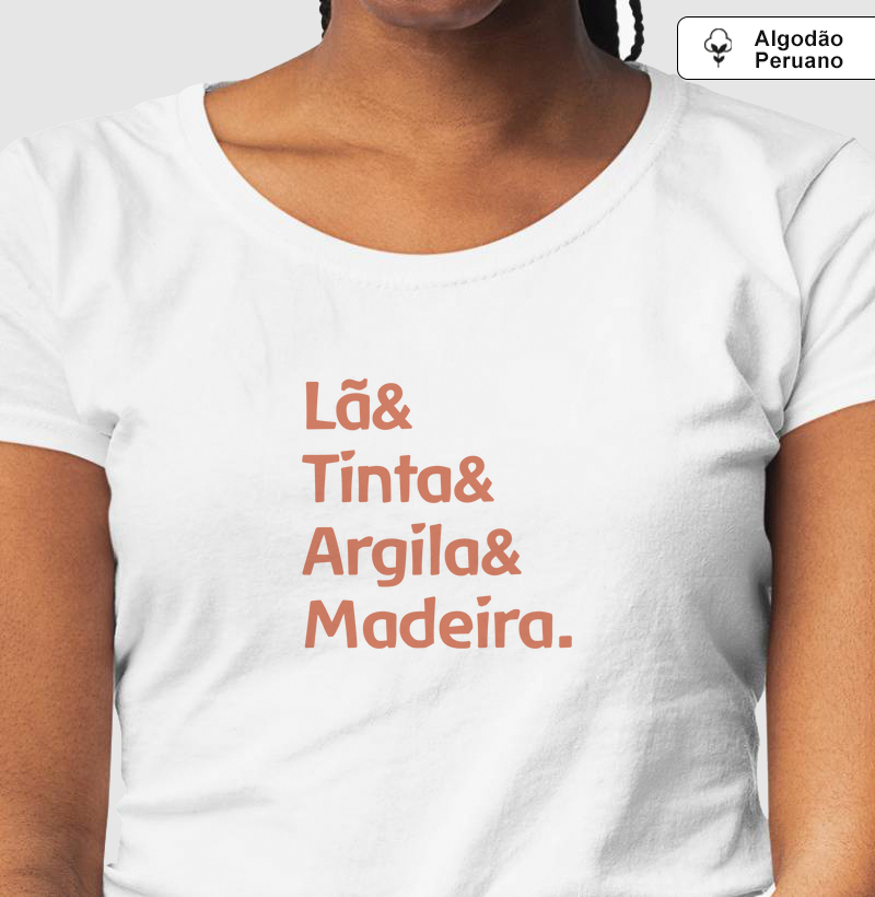 Lã, tinta, argila e madeira. 