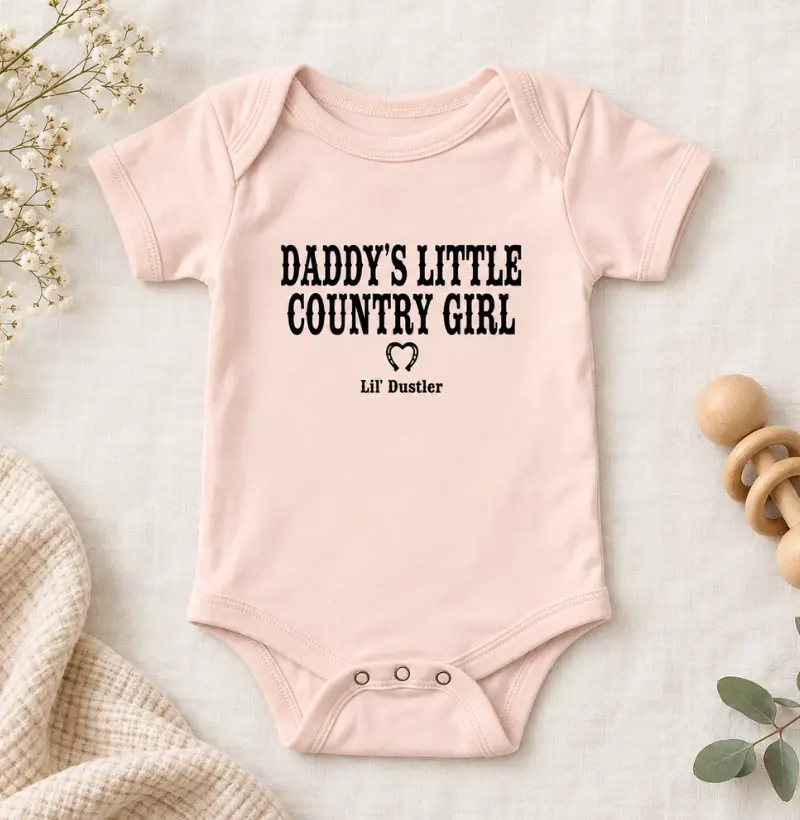 Daddy’s Little Country Girl Lil’ Dustler 100% Algodão