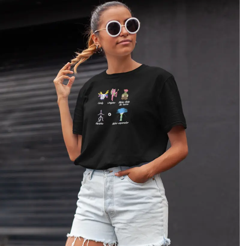 Camiseta Adulto Bonequinhos By Giovanna Cariry