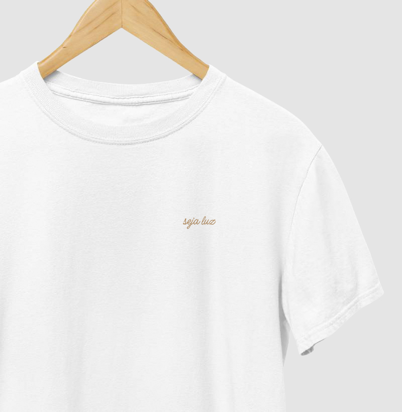 CAMISETA SEJA LUZ