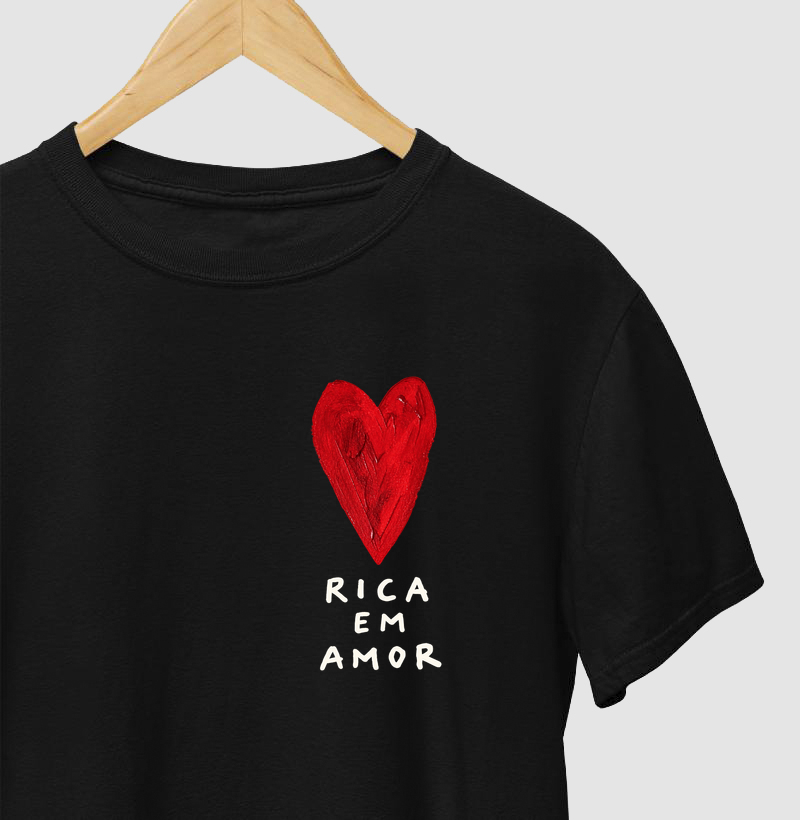 Camiseta Rica em Amor