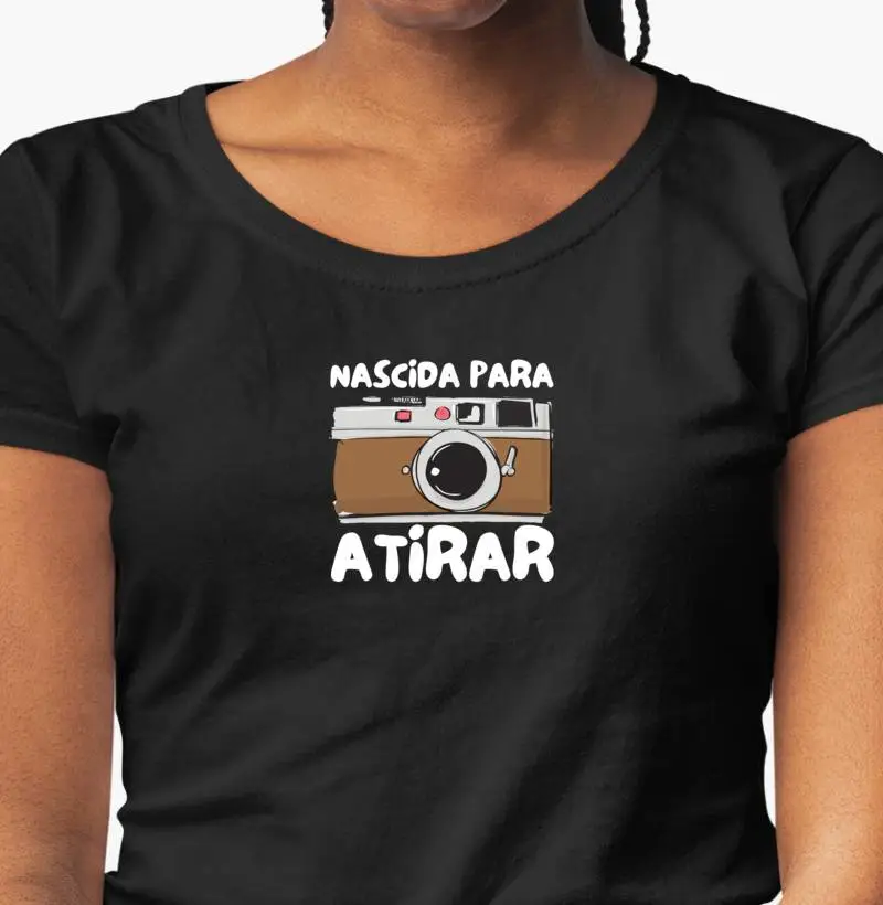 Camiseta feminina nascida para atirar