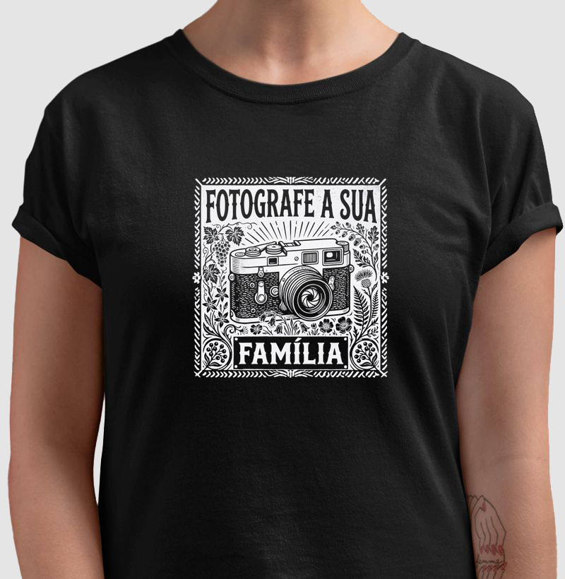 Camiseta Fotografe a sua família - Algodão Premium - ilustração branca