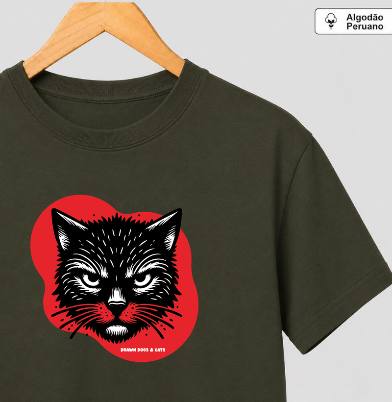Gato preto e fundo vermelho