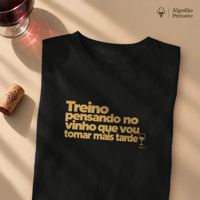 Camiseta Algodão Peruano Treino Pensando no Vinho – Frase Divertida de Vinho e Academia