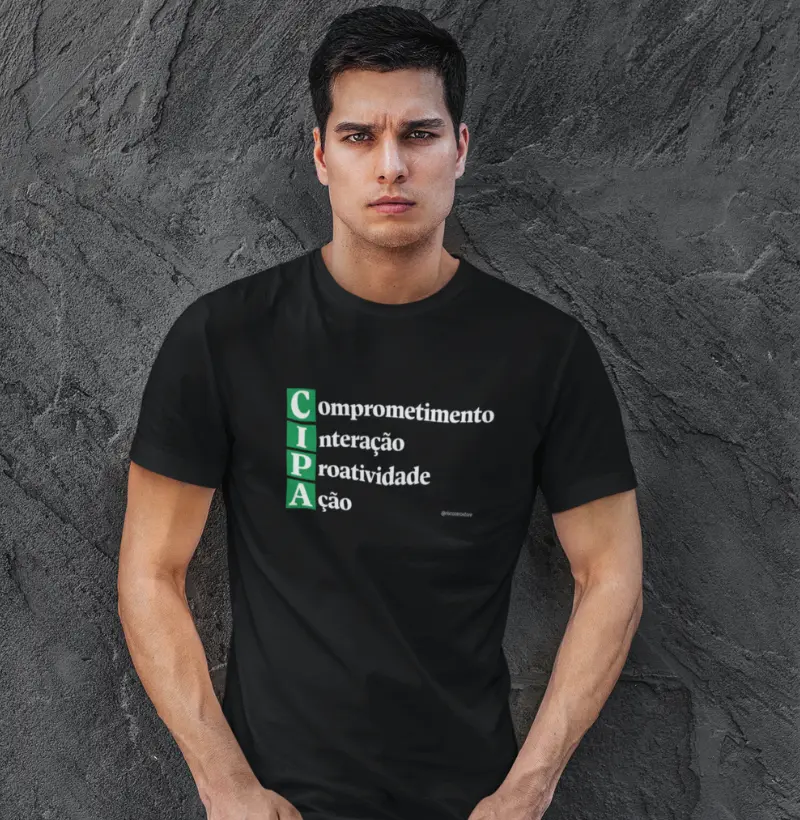 T-Shirt Preta Masculina - Capa