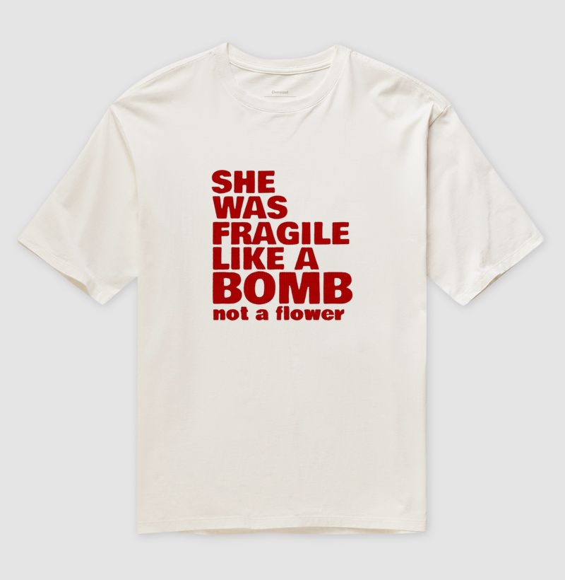 Camiseta She Was Fragile Like A Bomb, Not A Flower