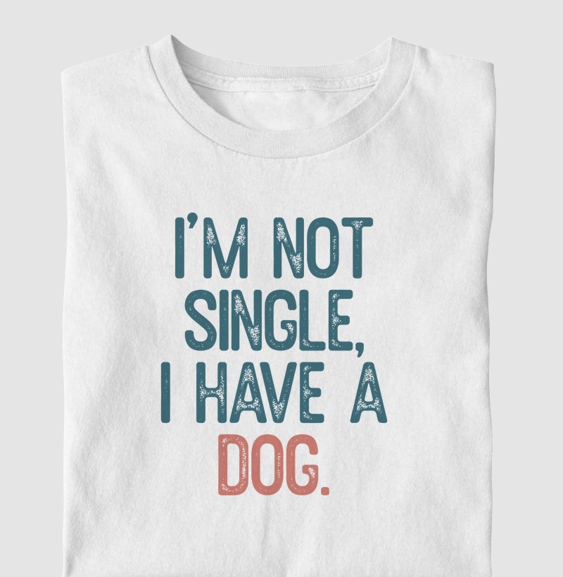 Camiseta Não Sou Solteiro, Tenho Um Cachorro