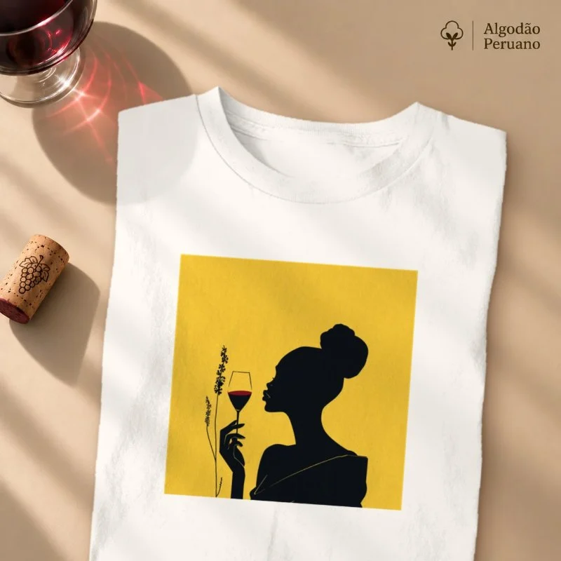 Camiseta Elegância em Cada Gole