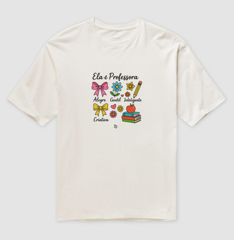 Ela é Alegre, Gentil e Criativa - Camiseta Oversized
