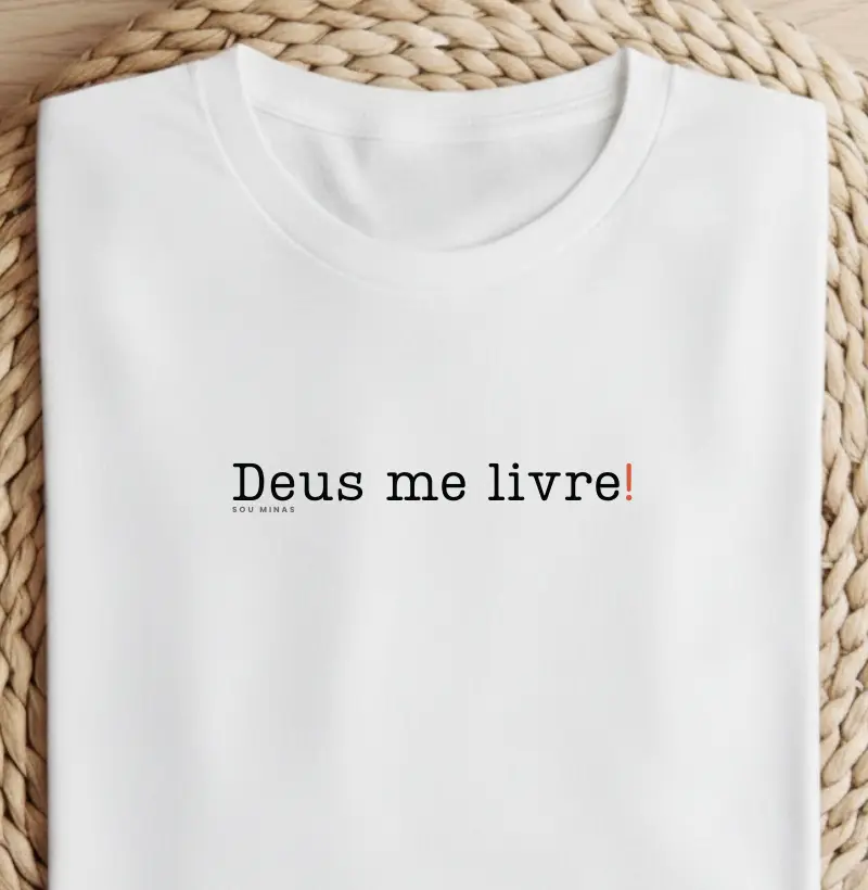 Camiseta Deus Me Livre | Expressão Popular