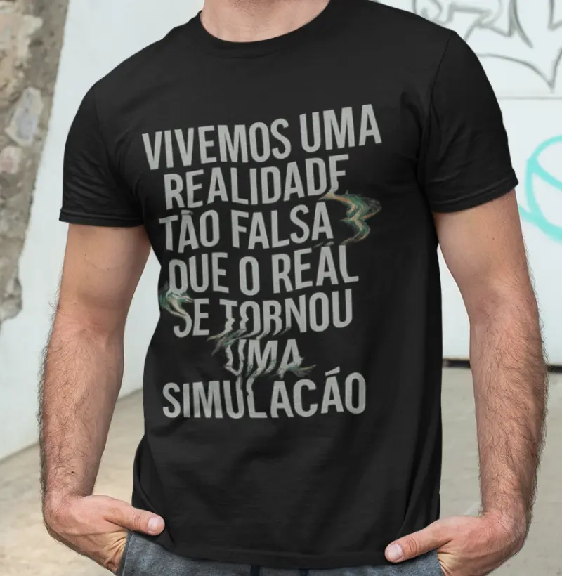 "Vivemos uma realidade tão falsa que o real se tornou uma simulação."