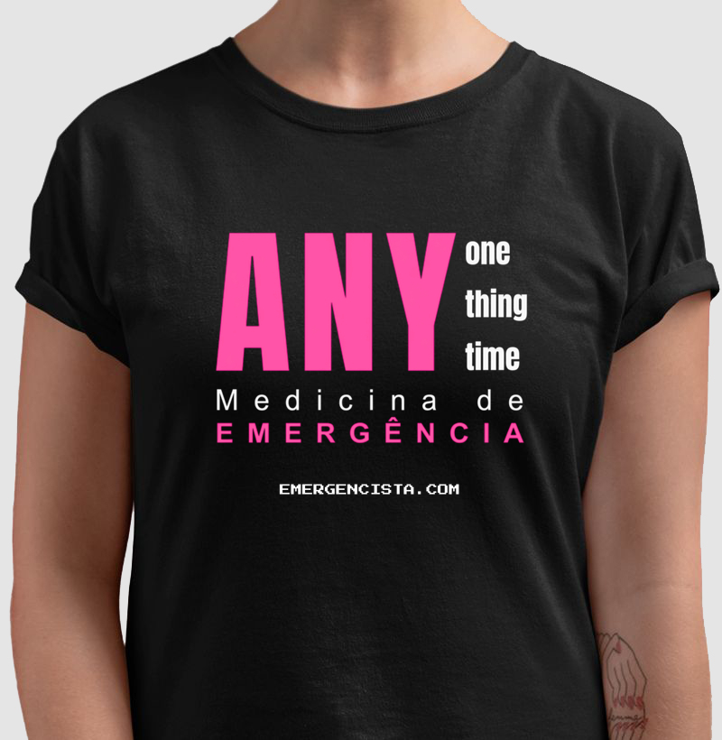 Camiseta Medicina de Emergência | Versão Rosa | ANY One ANY Thing ANY Time | Estilo e Identidade para Médicos Emergencistas