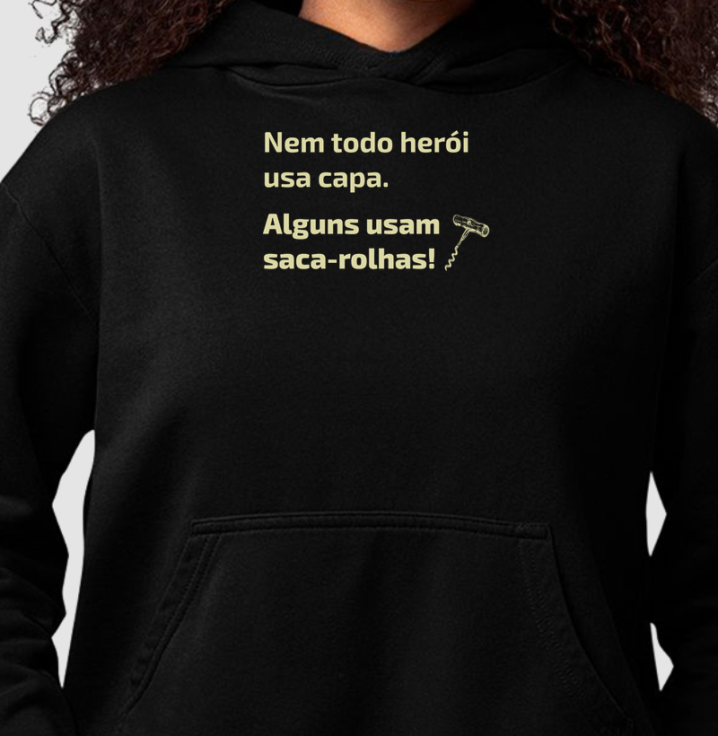 Nem Todo Herói Usa Capa 