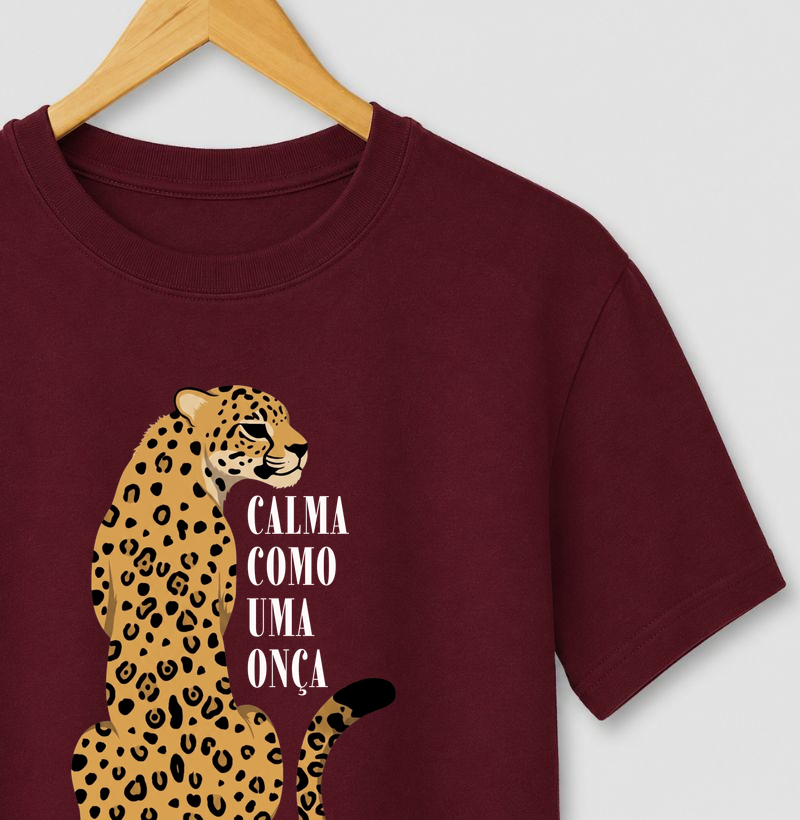 NEW calma como uma onça - Camiseta