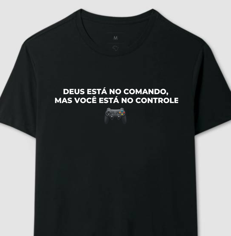Camiseta - Deus esta no comando mas você esta no controle