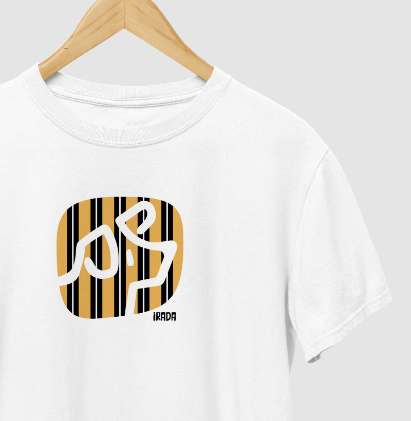 Vira-lata camisa amarela