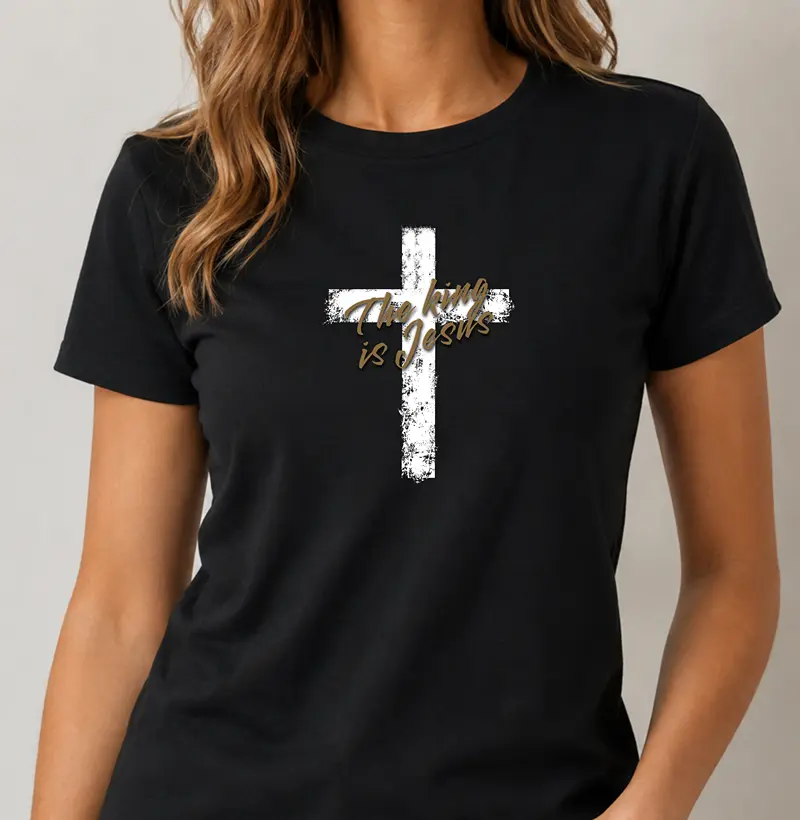 Camiseta Feminina O rei é Jesus - Camiseta