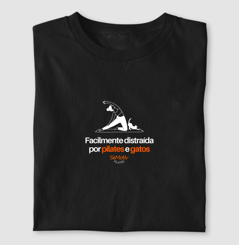 Facilmente distraída por pilates e gatos