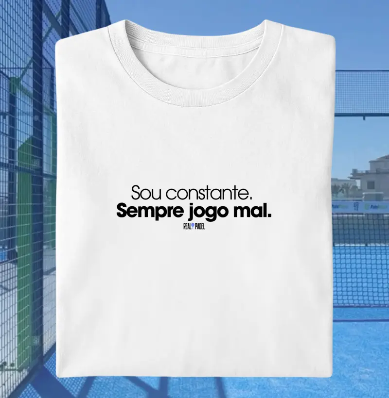 No padel eu sou constante.  Sempre jogo mal. 