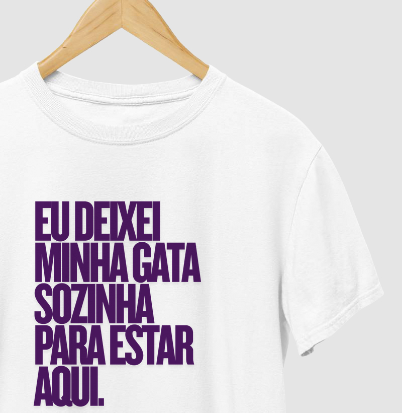 Eu deixei minha gata sozinha para estar aqui