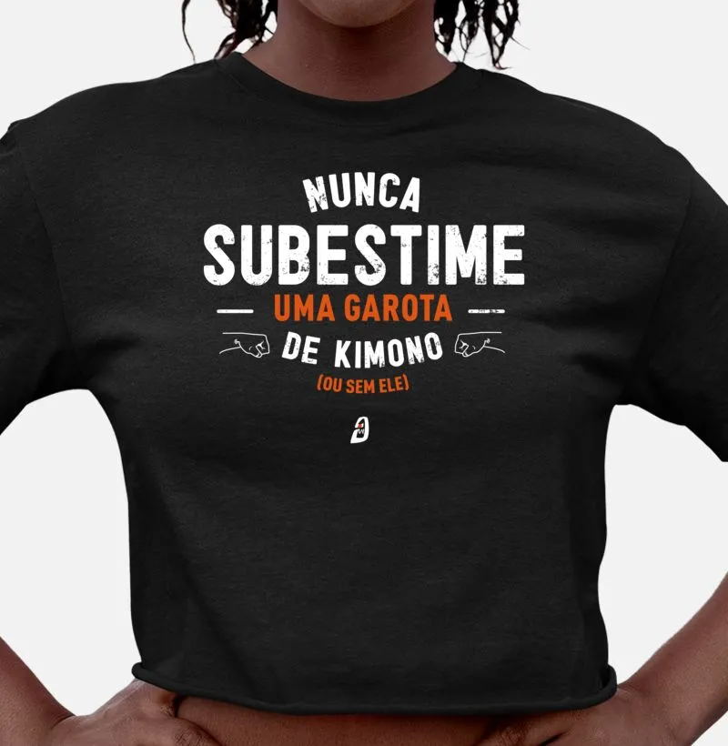 Nunca Subestime uma Garota de Kimono Cropped