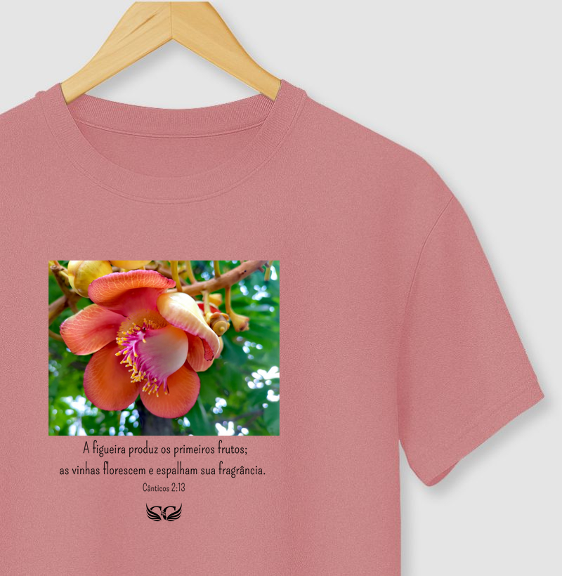 Camiseta Personalizada As Vinhas Florescem e Espalham sua Fragância. Cantares 2.13