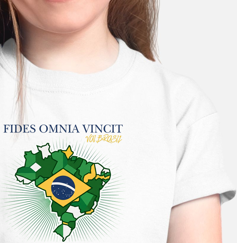 Camiseta Infantil Brasil Fides Omnia Vincit