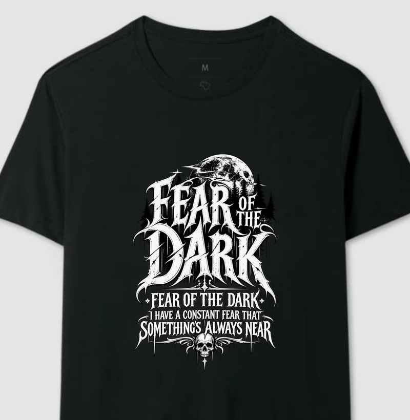 Camiseta Fear of the Dark – Estampa Gótica Heavy Metal