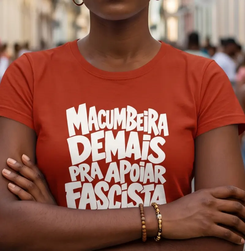 MACUMBEIRA DEMAIS PRA APOIAR FASCISTA - Camiseta
