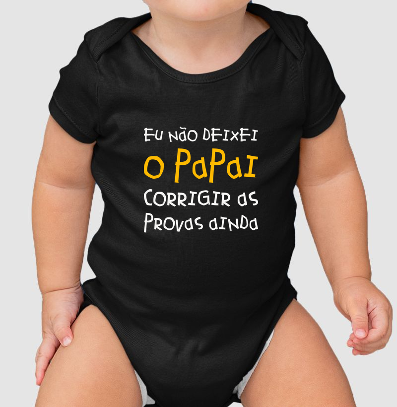 Eu não deixei o papai corrigir as provas ainda...