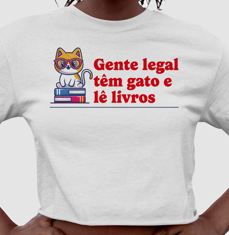 Cropped Gente legal têm gato e lê livros