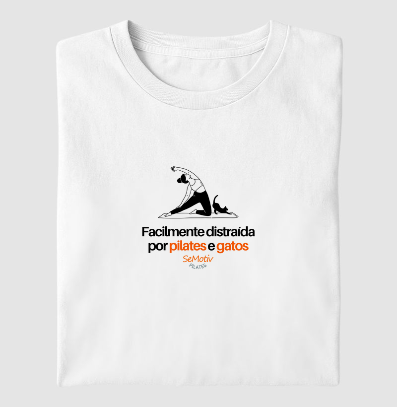 Facilmente distraída por pilates e gatos