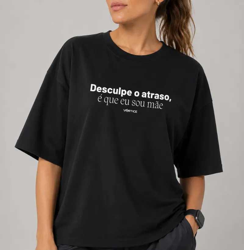 T-shirt oversized - Desculpe o atraso, é que eu sou mãe - Camiseta Oversized