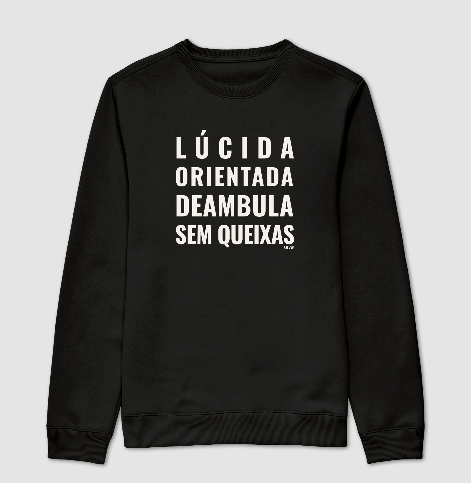 Lúcida, orientada, deambula e sem queixas