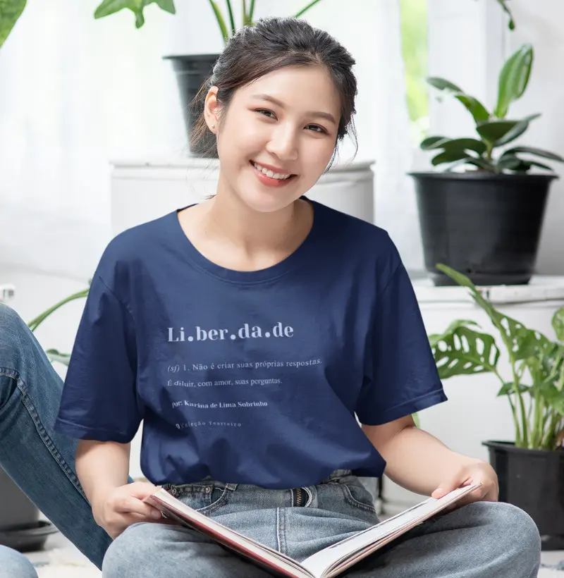 Camiseta Adulto Respostas by Karina de Lima