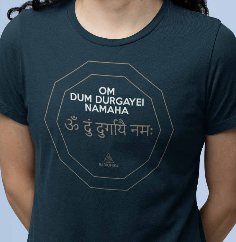Camiseta Mantra de Durga – Força e Coragem – Estampa Radiônica Unissex