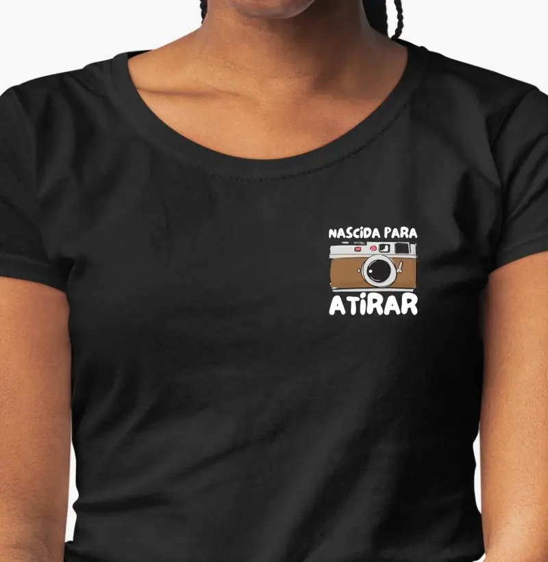 Camiseta feminina nascida para atirar