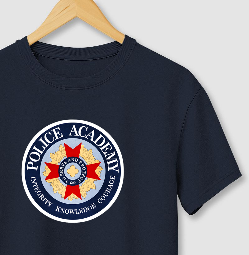 Camiseta Loucademia de Polícia | Emblema 80s Cult 