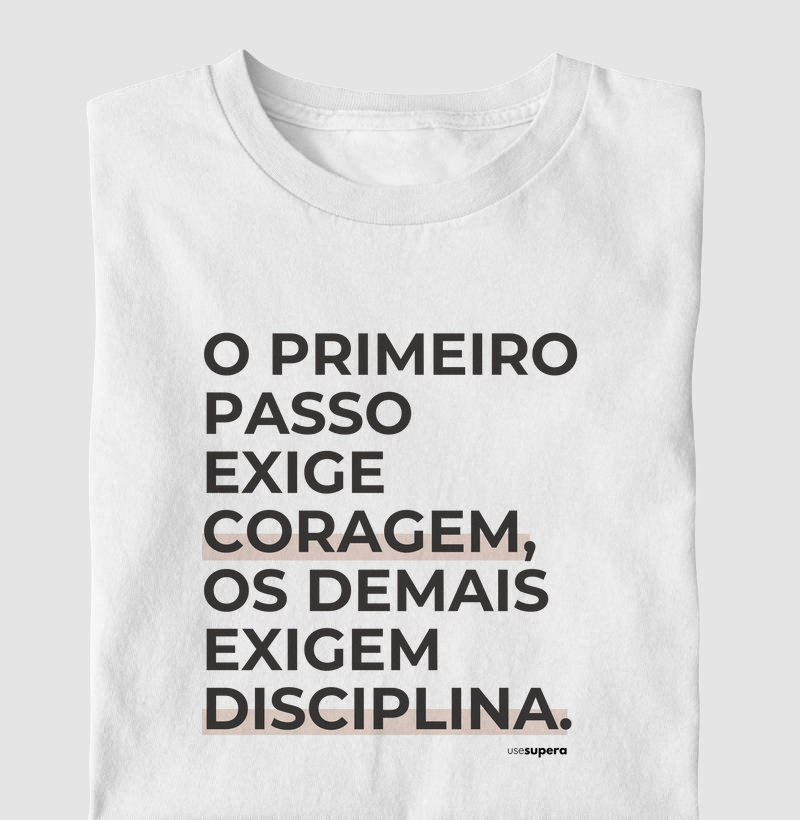Camiseta "O primeiro passo exige CORAGEM"