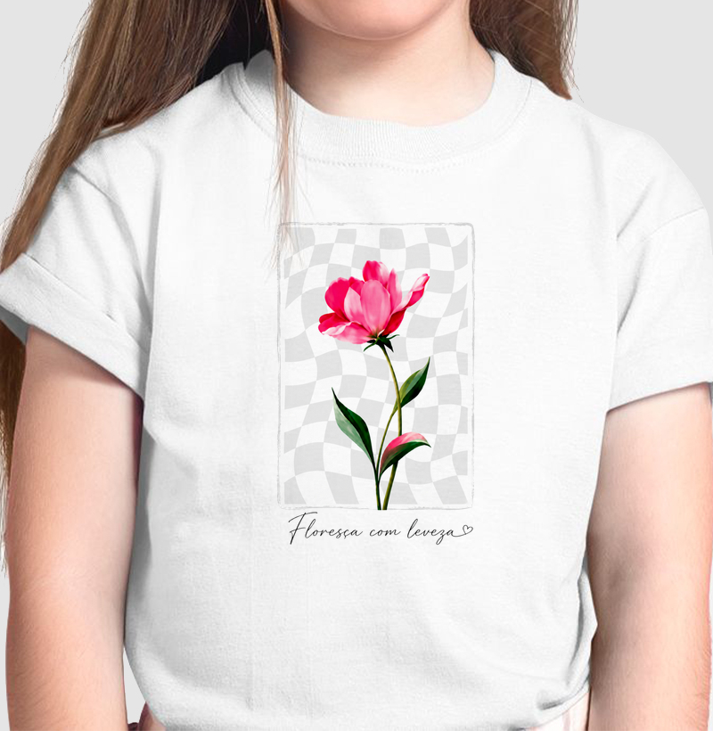 Camiseta Floresça com Leveza