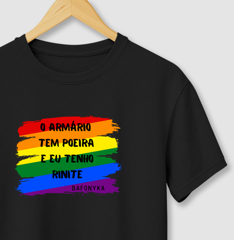 🤧 O armário tem poeira e eu tenho rinite.