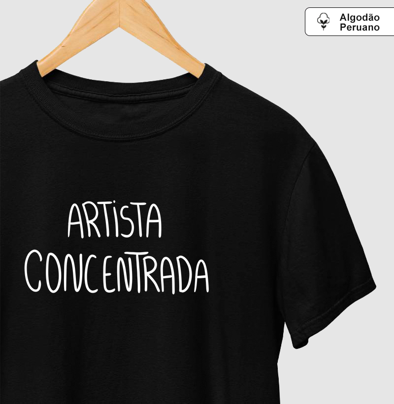 Artista concentrada