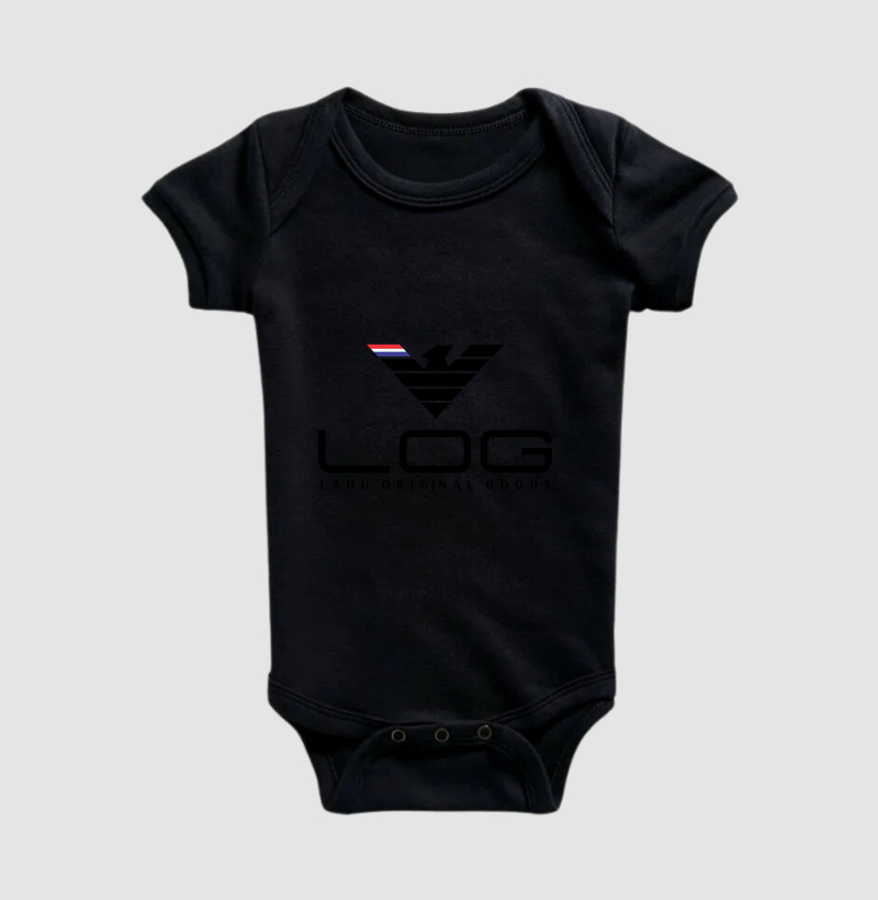 🦅 LOG | A Força das Origens, a Coragem de Evoluir  A estampa LOG - Lahu Original Goods é uma representação poderosa de identidade, liderança e propósito. Seu símbolo central, inspirado na figura de uma águia estilizada, transmite visão, liberdade, força e a determinação necessária para superar qualquer desafio.