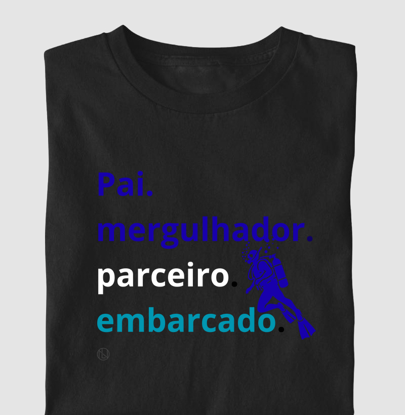 Pai mergulhador embarcado