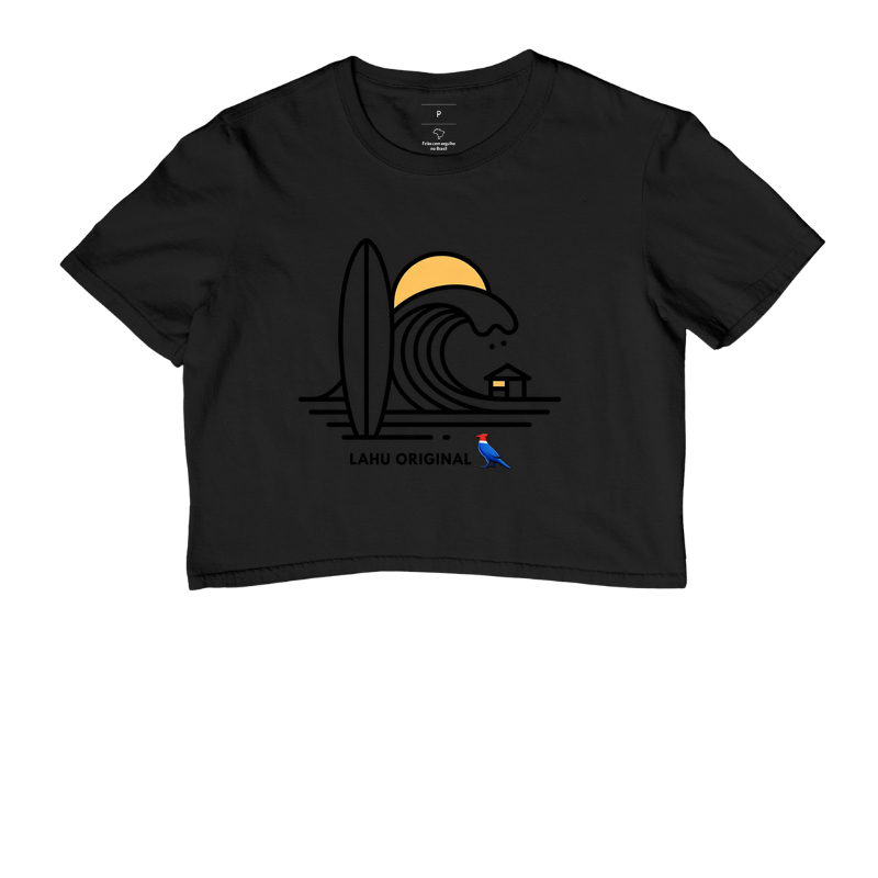 “Vista o sol, o mar e a liberdade com a estampa Lahu Original. Minimalista, tropical e cheia de atitude — feita para quem carrega o Nordeste e o espírito do surf no coração.”