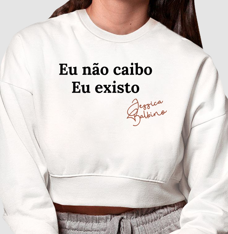 Eu não caibo. Eu existo. - Cropped Moletom